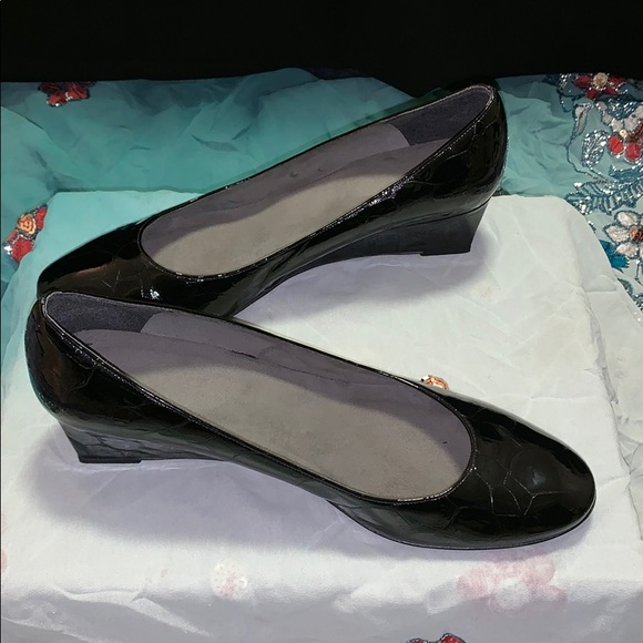 Stuart Weizman patent leather wedge pumps - Picture 4 of 8